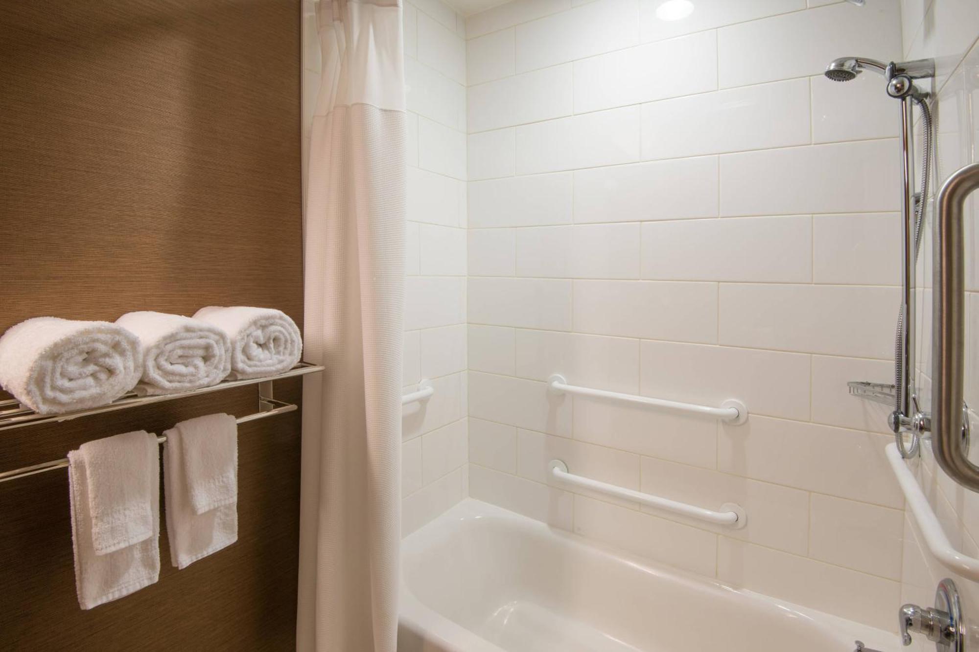 Fairfield & By Marriott Wayne Southwest Hotel 3*